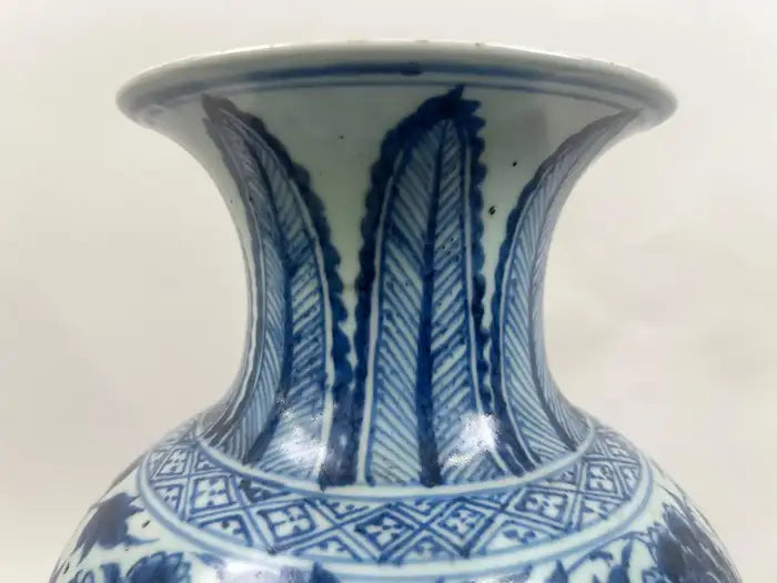 Chinese Early Ming Dynasty Style Warrior Motif Blue & White Porcelaine Vase