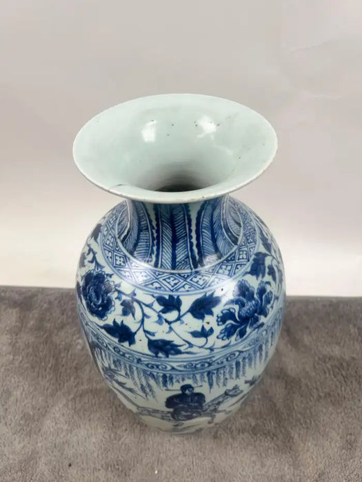 Chinese Early Ming Dynasty Style Warrior Motif Blue & White Porcelaine Vase