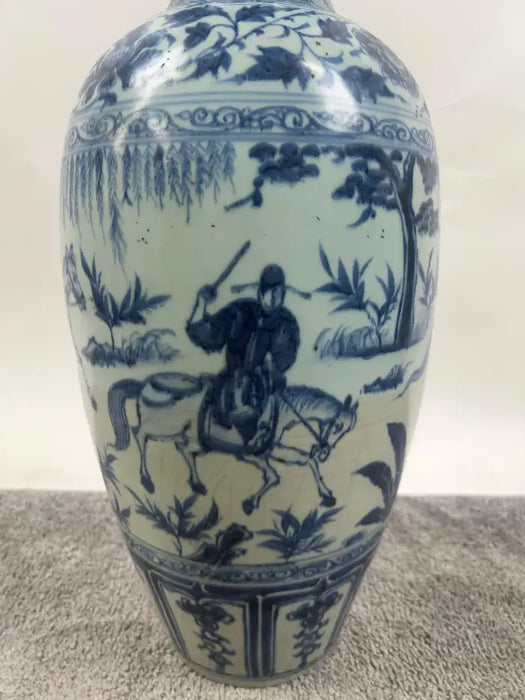 Chinese Early Ming Dynasty Style Warrior Motif Blue & White Porcelaine Vase