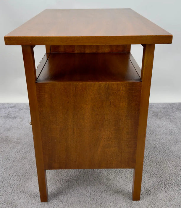 John Widdicomb Mid Century Modern Walnut Nightstand or End Table, a Pair