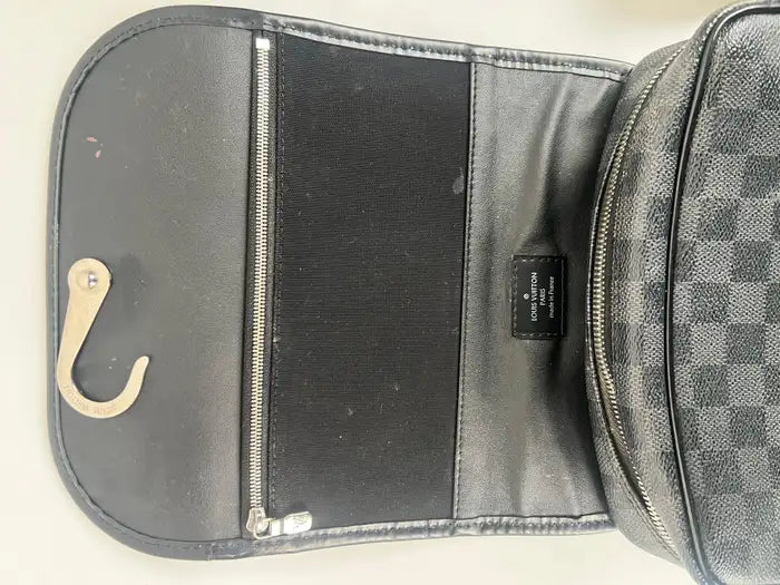 Louis Vuitton Damier Graphite Hanging Toiletry Pouch bag Travel Organizer