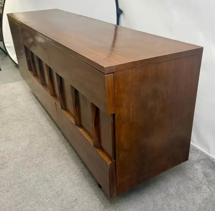 Mid-Century Modern American of Martinsville Walnut 9-Drawer Dresser or Credenza