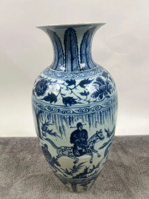 Chinese Early Ming Dynasty Style Warrior Motif Blue & White Porcelaine Vase
