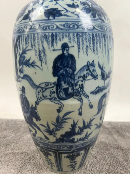Chinese Early Ming Dynasty Style Warrior Motif Blue & White Porcelaine Vase