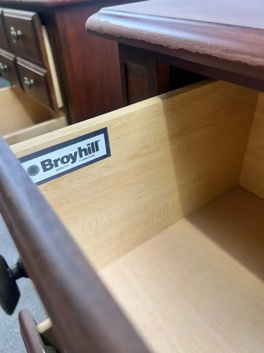 Traditional American Broyhill Cherry Wood 2 Drawers Nightstand, a Pair