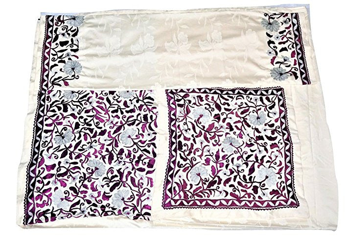 Handwoven Moroccan Bedding Set with Intricate Flower Pattern