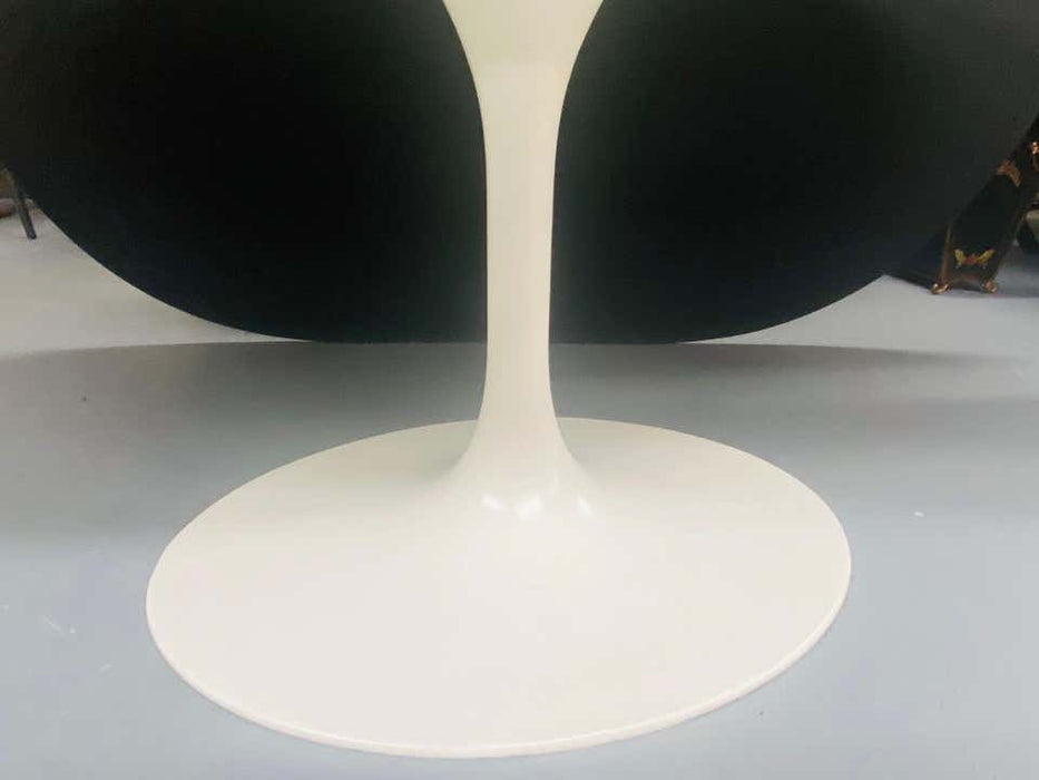 Mid-Century Modern Eero Saarinen for Knoll Oval Marble-Top Tulip Dining Table