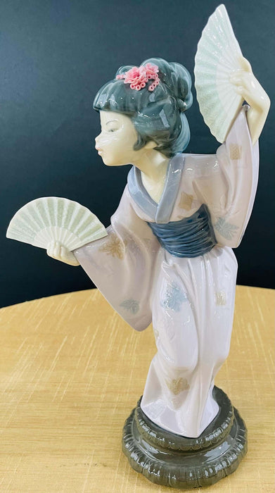 Llardo Madame Butterfly Japanese Geisha Figurine, Signed and Dated