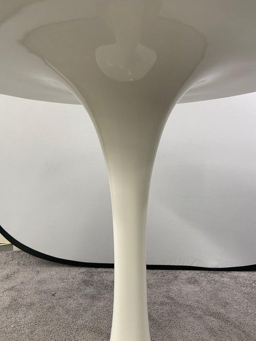 Eero Saarinen Knoll Tulip Style Center or Side Table With Epoxy Resin Design