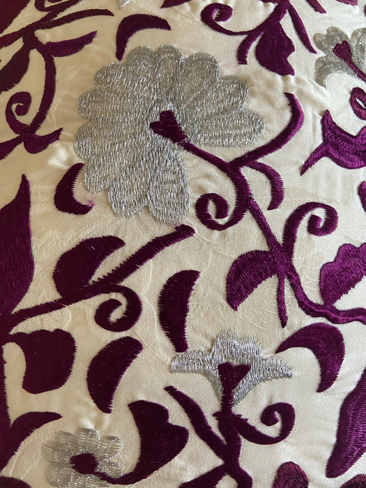 Handwoven Moroccan Bedding Set with Intricate Flower Pattern
