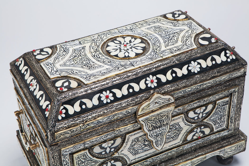 Vintage Moroccan Chest or Jewelry Box in Camel Bone and Brass Inlaid