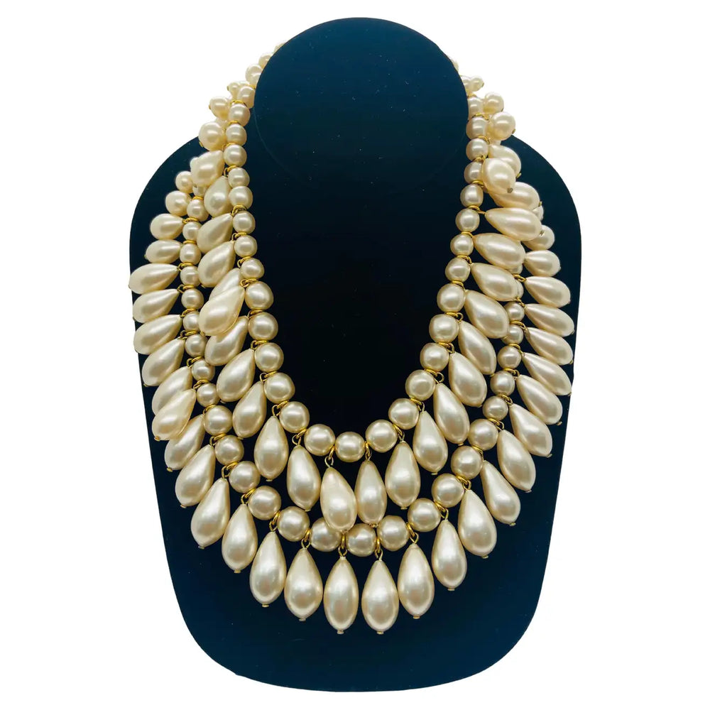 Chanel Vintage Imitation Pearl And Hammered Gold Metal Long